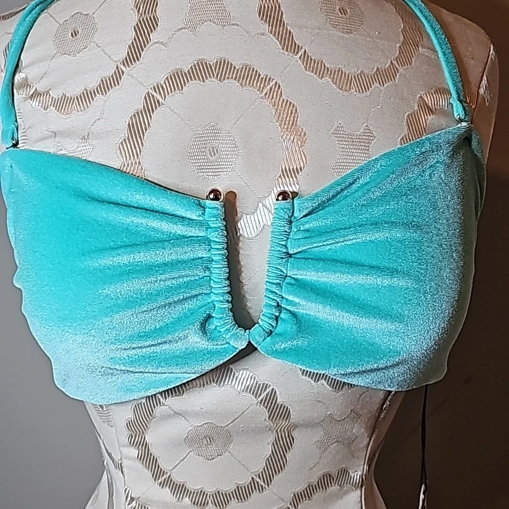 Bikini - Picture 4 of 9